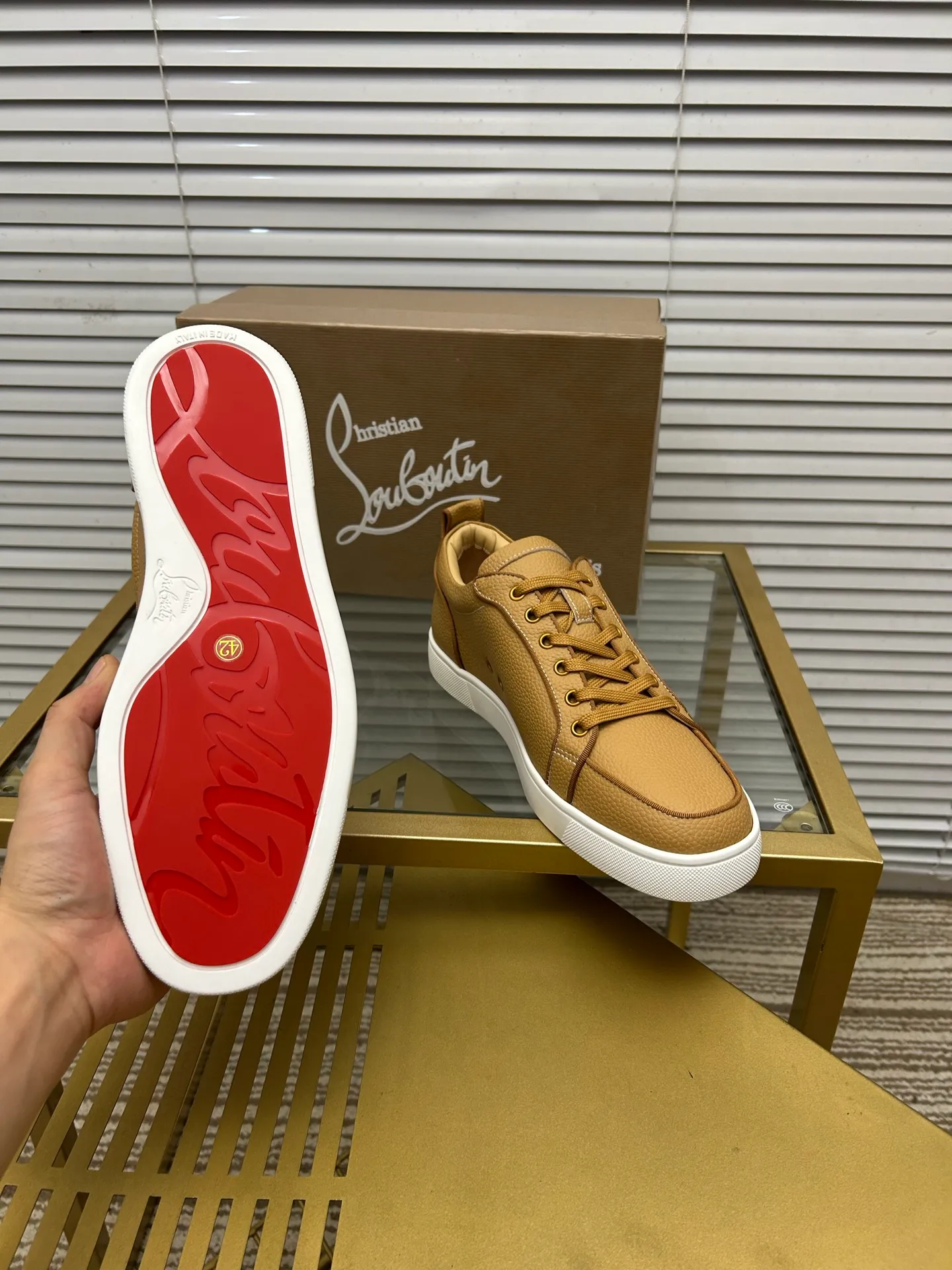 (Customized model) Ex-factory price is 480. christian louboutin (CL red sole shoes) counter series, casual sneakers for couples 📢 📢 📢 Exclusive hot style release 🎈🎈💪 Movable latex feet 👻 Finished outsole line [Proud] 😝Female 35-40# Male 38#-46, global supply😝 [Top version]: Original imported genuine leather upper, top original leather lining, original molded TPU outsole, original 1:1 detail processing, original shoe last,